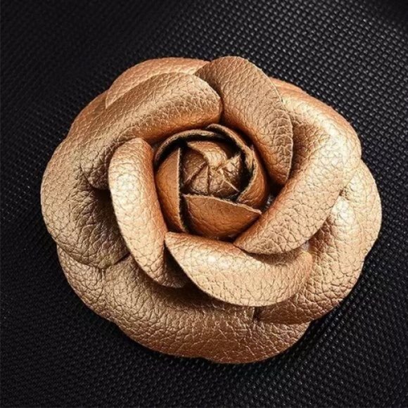 Camellia Flower Magnetic Vegan Leather Bag Charm - Picture 6 of 16